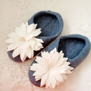 Warm and comfortable felted Slippers for woman 100% wool handmade in Nepal sz 8